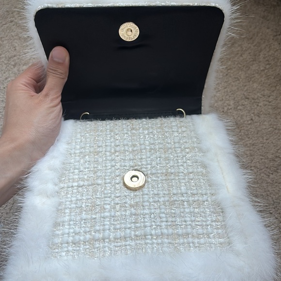 New, white woolen hand bag, Chanel style with pearl handle - Picture 5 of 5